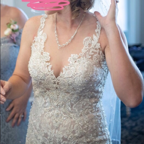 Beautiful wedding dress: size 10 - Picture 5 of 7